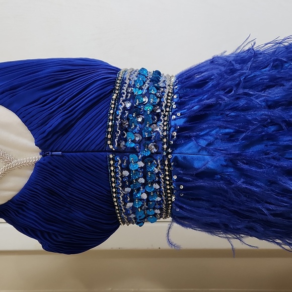 Size 3/4 royal blue feather one shoulder dress by Dave & Johnny short dress - Picture 8 of 9